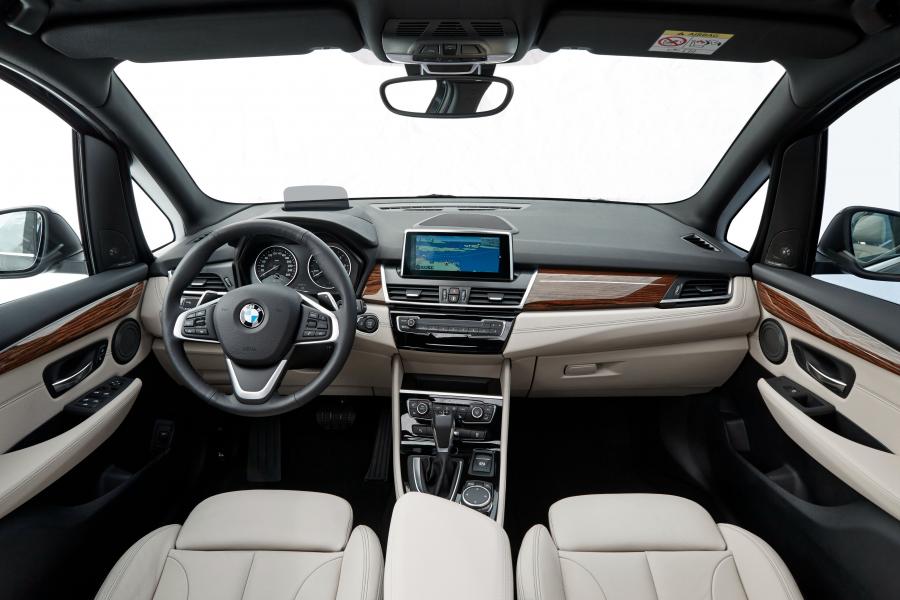 Торпедо BMW 220d xDrive Gran Tourer Luxury Line 2015 года  (фото 30 из 32)